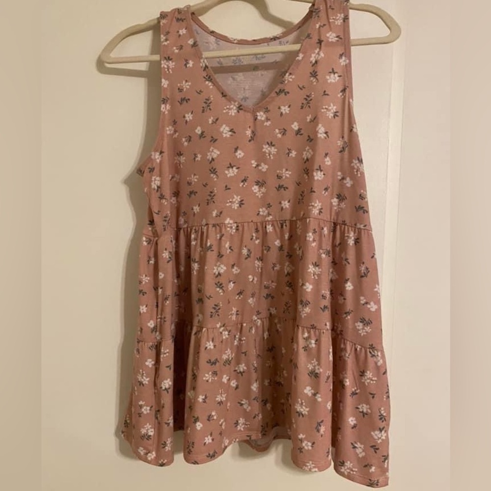 Maternity shirt. Size small, brand is A:Glow. In great condition!